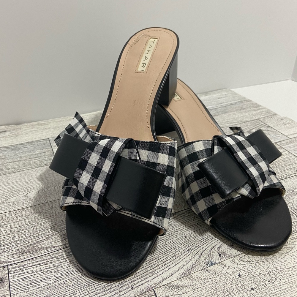 TAHARI SLIP ON SHOES. THESE SKUFFS ARE CUTE AND ADORABLE WITH GINGHAM & A BOW. - Picture 4 of 8